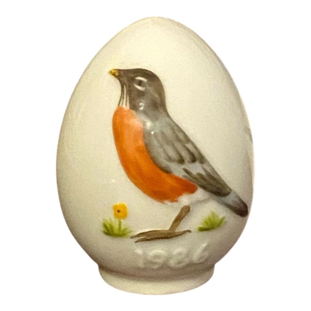 Vintage 1986 ceramic robins egg. Goebel West Germany
